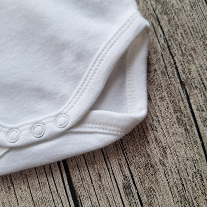 Babybody – "Sehe ich aus wie ein braver Junge?" 🐮